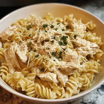 Crockpot Garlic Parmesan Chicken Pasta